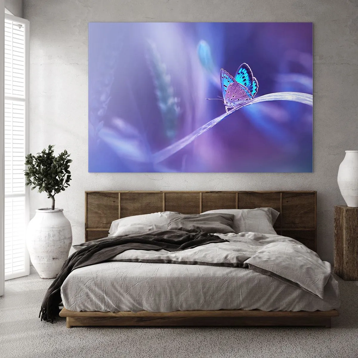 Tablou pe sticlă - Fluture pe un fundal de lumină violetă - 70x50cm - O bijuterie a naturii - Decorațiune modernă pentru perete pentru living și dormitor ARTTOR