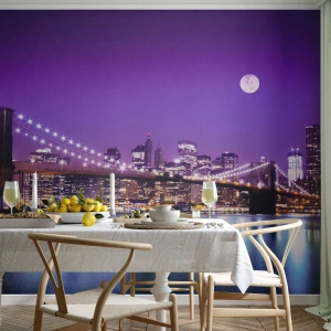Tapet Premium Canvas - Luminile marelui oraș în mov - Oraș, New York, Podul Brooklyn - 300x210 cm