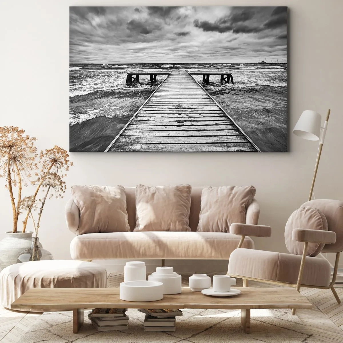 Tablou pe pânză Canvas - O vedere alb-negru a unui debarcader din lemn deasupra unei mări furtunoase. - 70x50cm - Aștept ca vântul să fugărească... - Decorațiune modernă pentru perete pentru living și dormitor ARTTOR