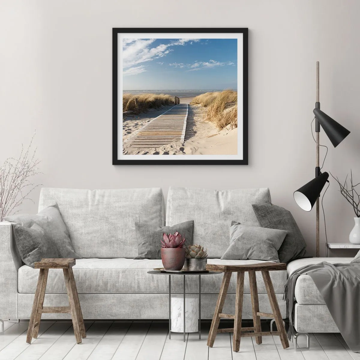 Poster în ramă neagră - În spatele dunei, în zumzetul ierbii - 50x50 cm