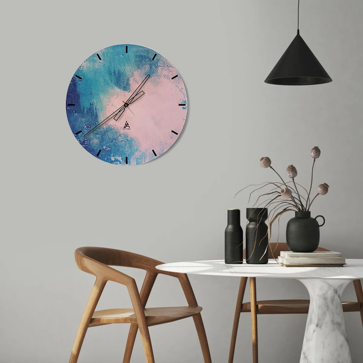 Ceas de perete - Ceas pe sticlă - Compoziție abstractă în nuanțe de albastru și roz - 30x30cm - Îmbrățișare albastră - Decorațiune modernă pentru perete pentru living, bucătărie și dormitor ARTTOR
