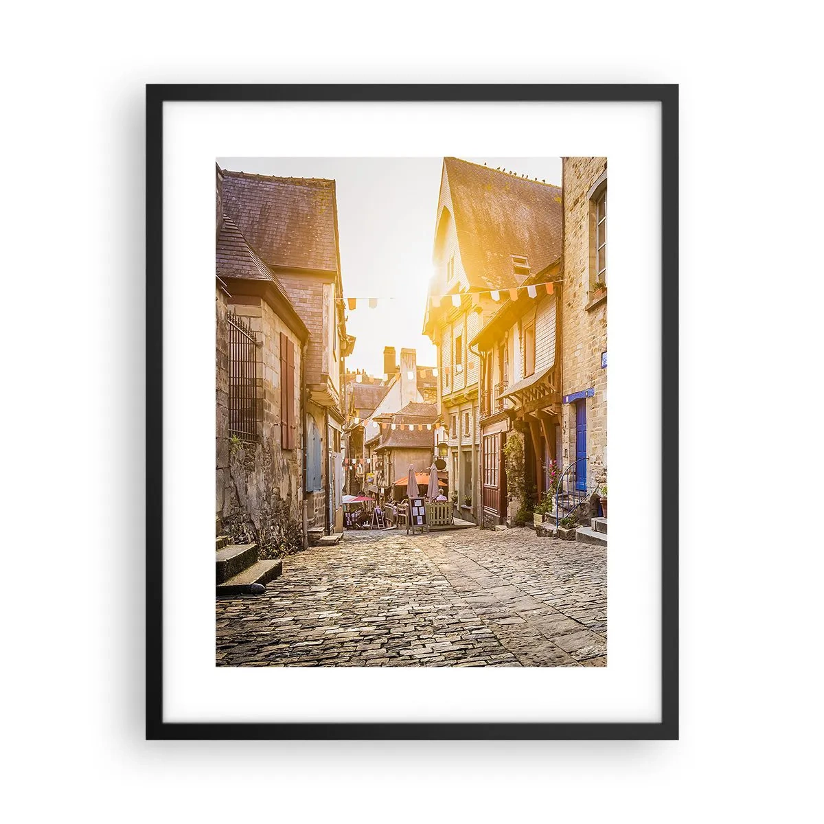 Poster în ramă neagră - Fantoma albă a orașului - 40x50 cm