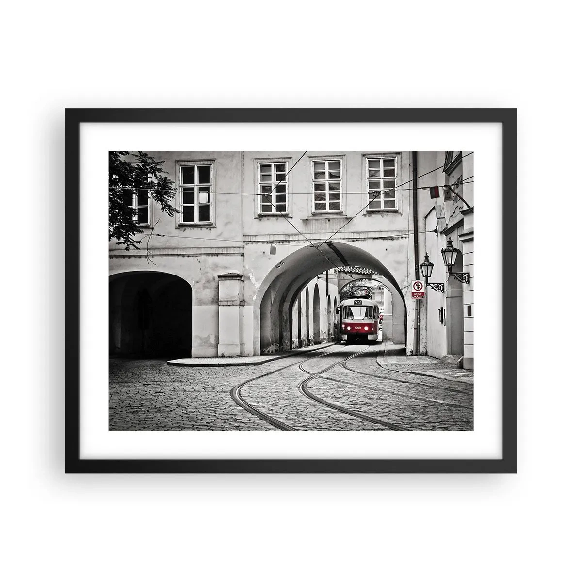 Poster în ramă neagră - Printr-un labirint urban - 50x40 cm
