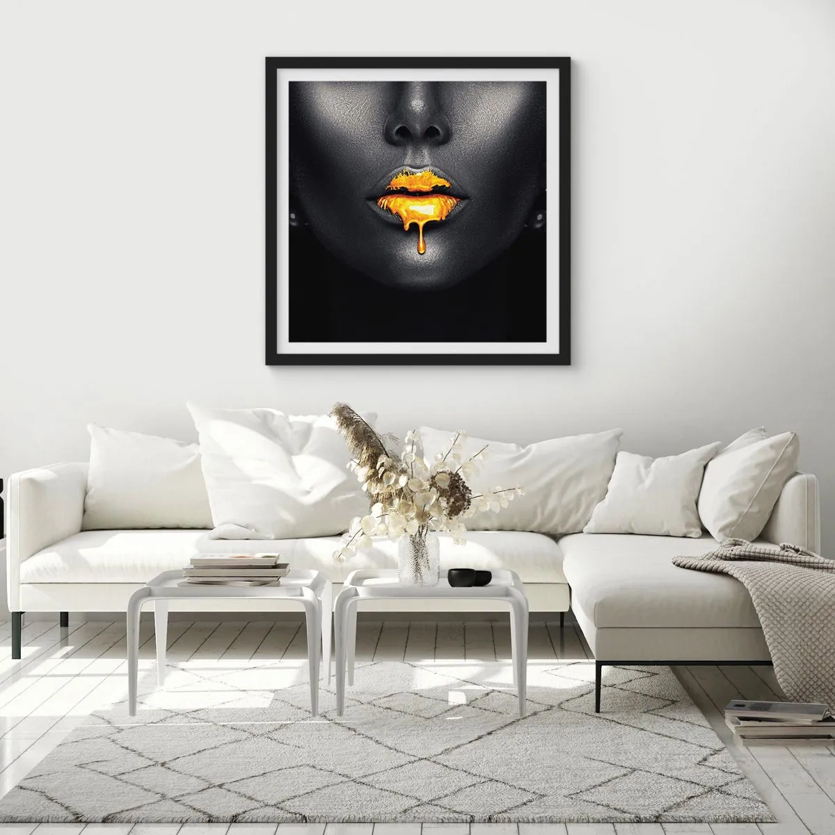 Poster în ramă neagră - Buzele de aur - 30x30 cm