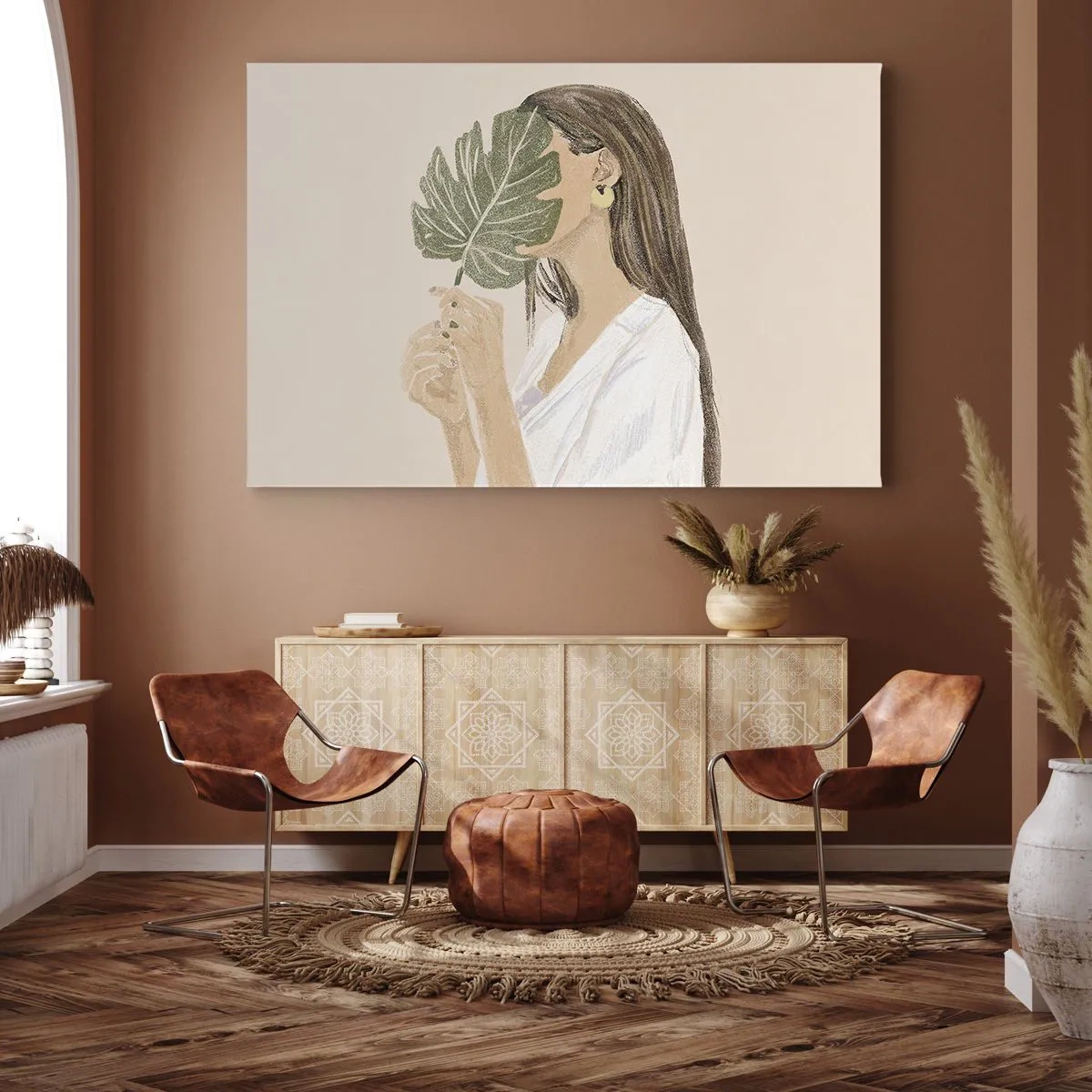 Tablou pe pânză Canvas - Portretul unei femei cu o frunză de monstera pe un fundal bej - 70x50cm - Portret misterios cu un evantai - Decorațiune modernă pentru perete pentru living și dormitor ARTTOR