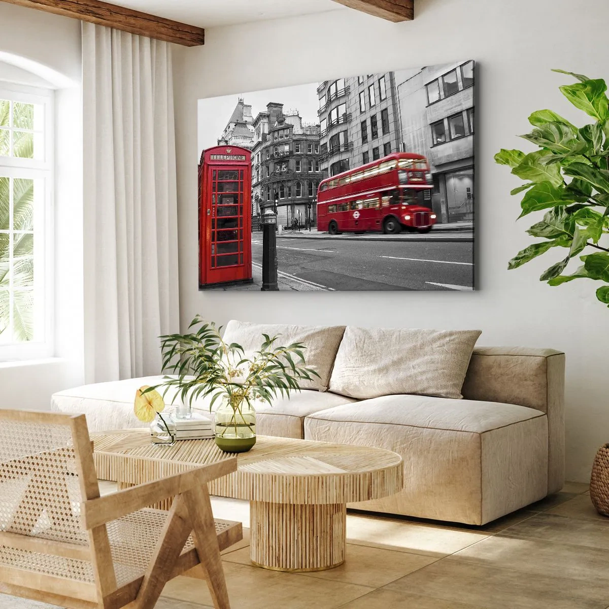 Tablou pe pânză Canvas - O cabină telefonică roșie și un autobuz etajat în Londra, cu orașul în fundal - 70x50cm - Cea mai roșie din Europa - Decorațiune modernă pentru perete pentru living și dormitor ARTTOR