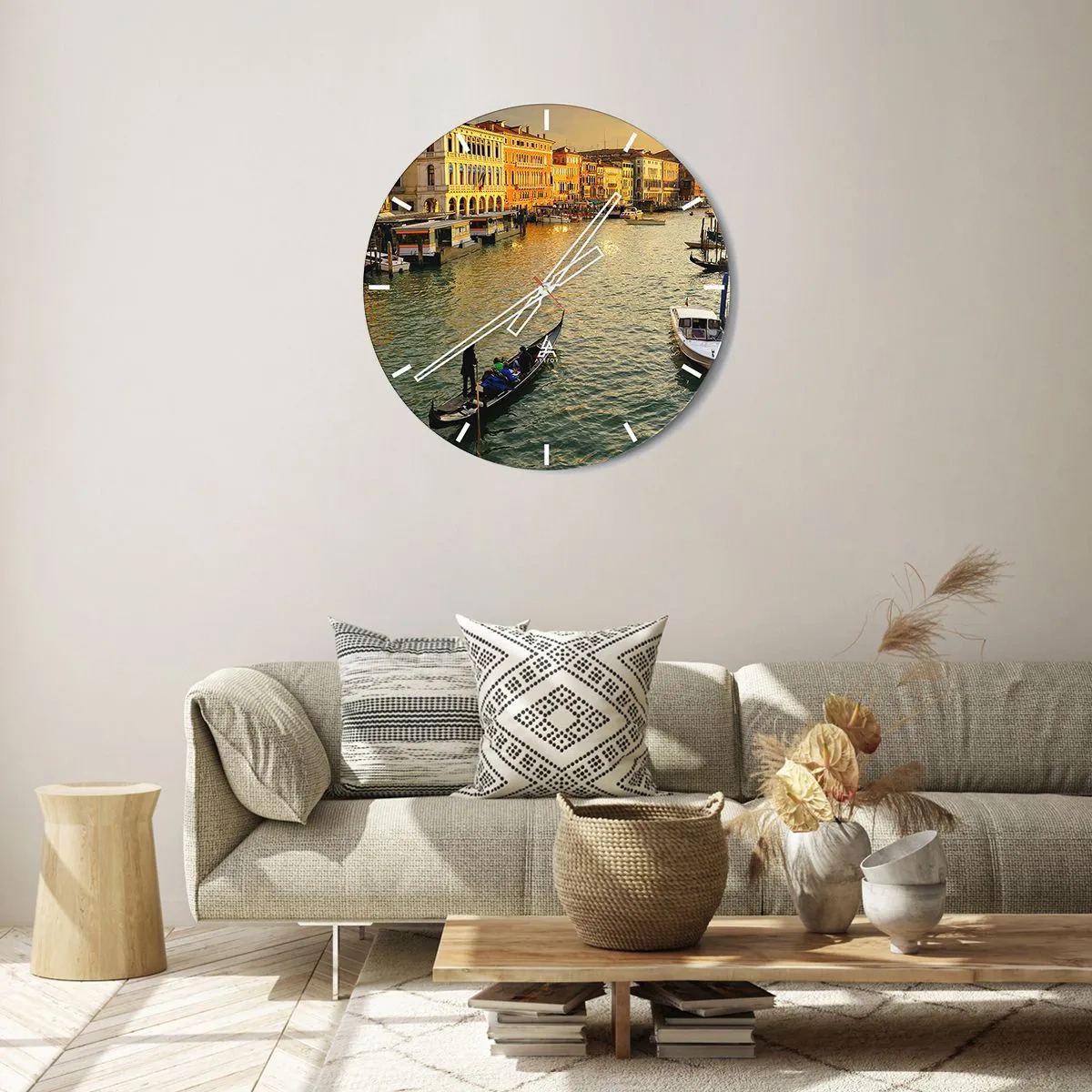Ceas de perete - Ceas pe sticlă - Un canal din Veneția cu gondole și clădiri iluminate - 30x30cm - Pe partea însorită a străzii - Decorațiune modernă pentru perete pentru living, bucătărie și dormitor ARTTOR