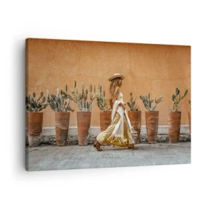 Tablou pe pânză Canvas - O femeie în stil boho cu ghivece de cactuși în fundal. - 70x50cm - În stilul hippie - Decorațiune modernă pentru perete pentru living și dormitor ARTTOR