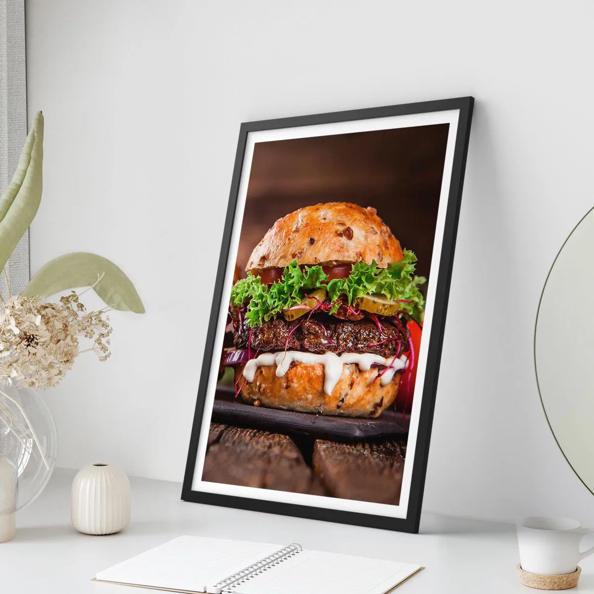 Poster în ramă neagră - Burger apetisant cu legume și sos - 50x70cm - American dream - Decorațiune modernă pentru perete pentru living și dormitor ARTTOR