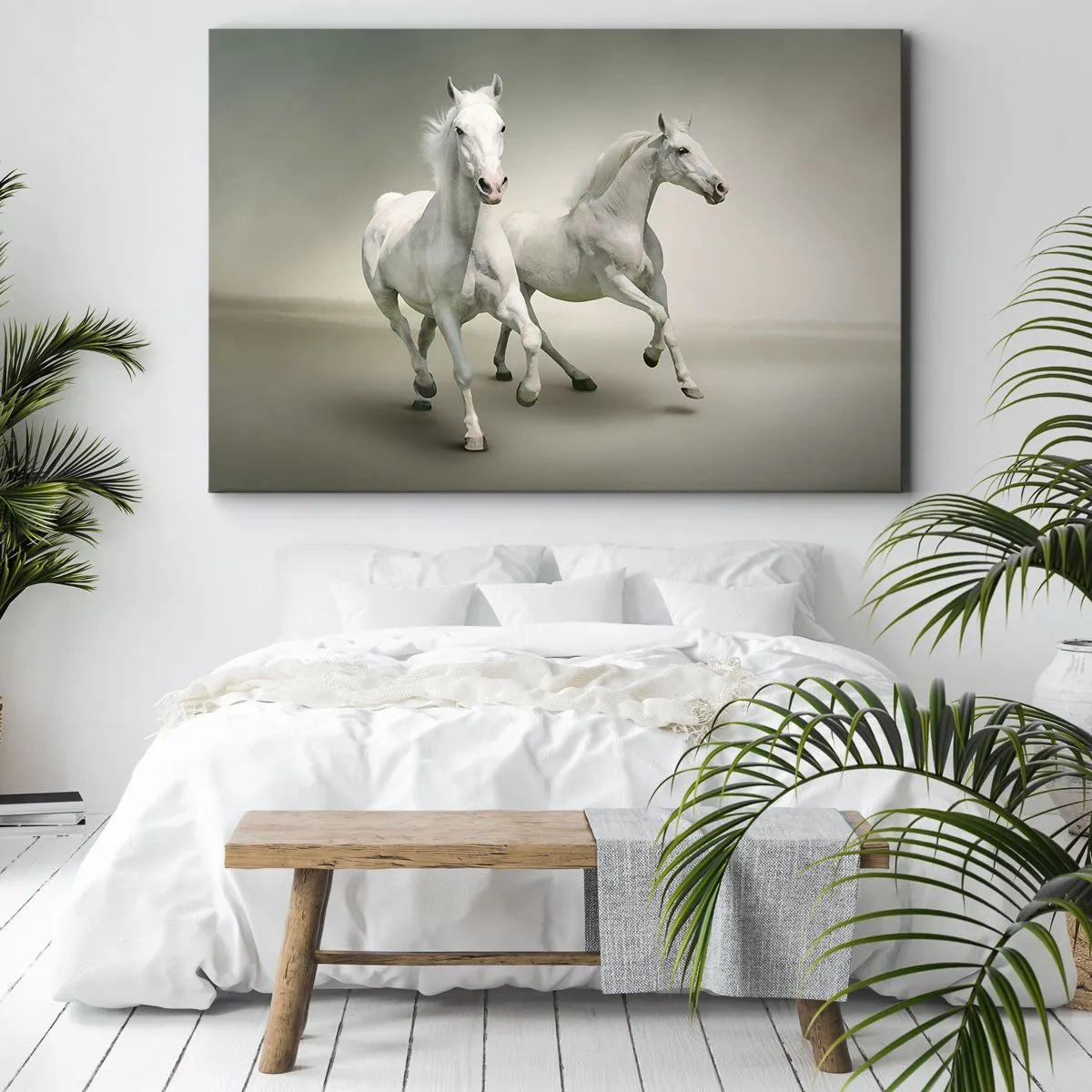 Tablou pe pânză Canvas - Doi cai albi galopând pe un fundal luminos - 70x50cm - White power! - Decorațiune modernă pentru perete pentru living și dormitor ARTTOR