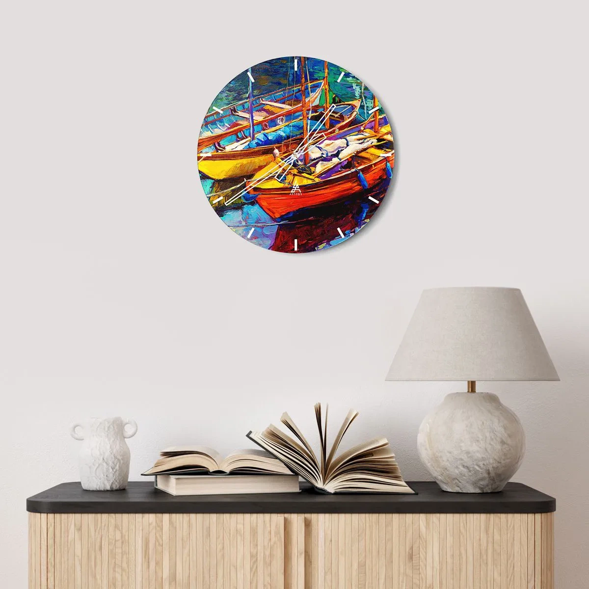 Ceas de perete - Ceas pe sticlă - Bărci colorate în port - 30x30cm - Pe o apă plină de culoare - Decorațiune modernă pentru perete pentru living, bucătărie și dormitor ARTTOR
