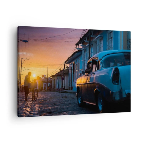 Tablou pe pânză Canvas - Mașină și bicicletă retro pe stradă în lumina soarelui care apune - 70x50cm - Aici timpul încetinește - Decorațiune modernă pentru perete pentru living și dormitor ARTTOR