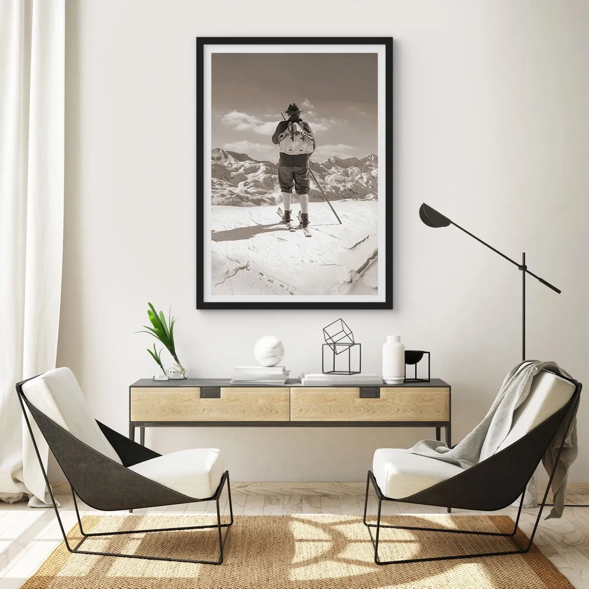 Poster în ramă neagră - Un schior în stil retro cu munți în fundal - 50x70cm - Și munții sunt la fel - Decorațiune modernă pentru perete pentru living și dormitor ARTTOR