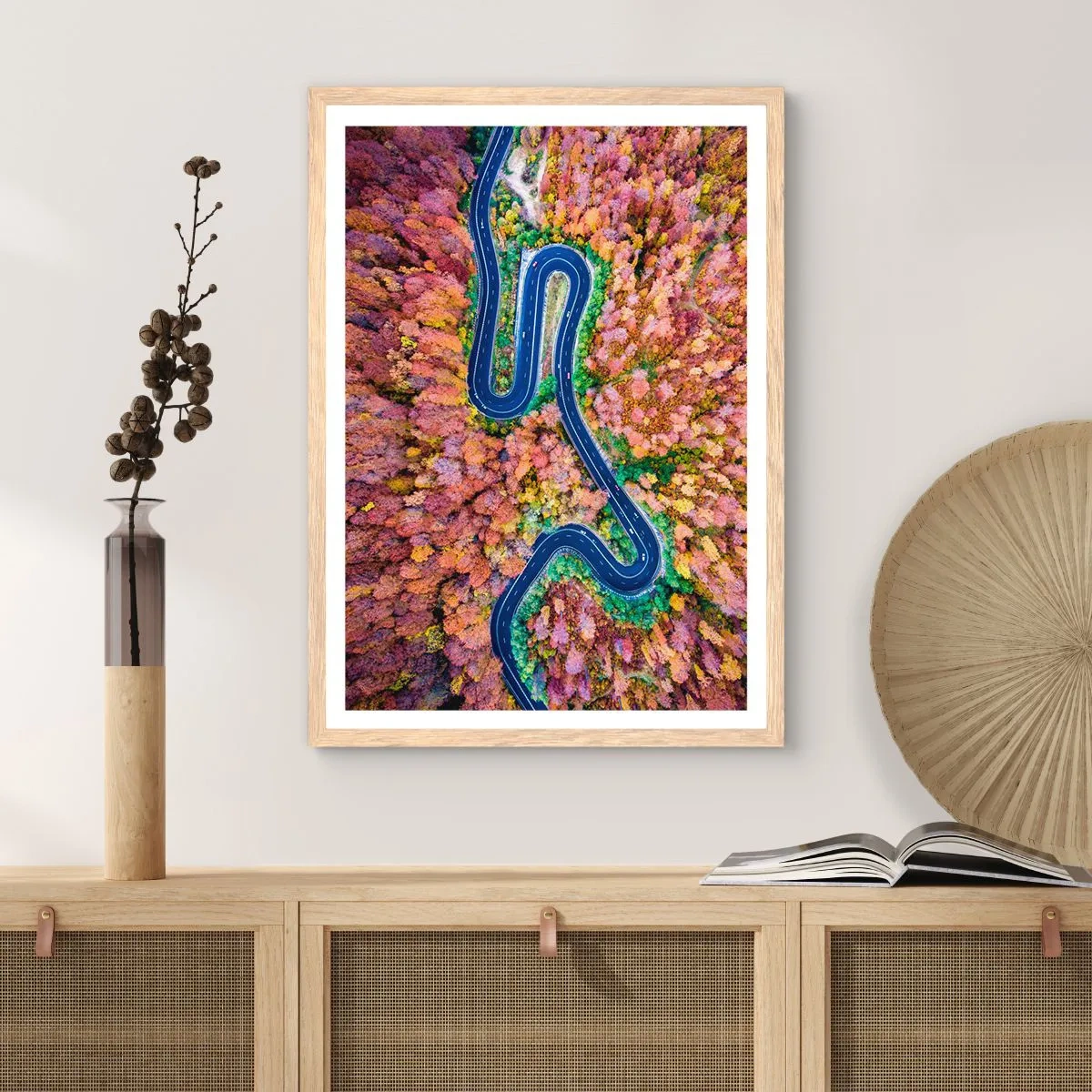 Poster în ramă de stejar deschis - Un drum șerpuit prin pădure - 50x70 cm