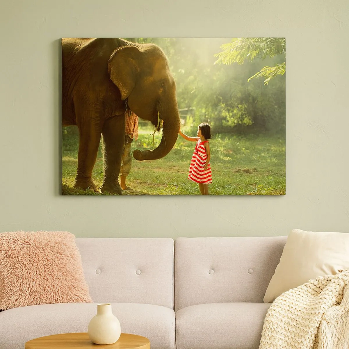 Tablou pe pânză Canvas - O fată într-o rochie roșie atingând un elefant în pădure. - 70x50cm - Puterea prieteniei - Decorațiune modernă pentru perete pentru living și dormitor ARTTOR