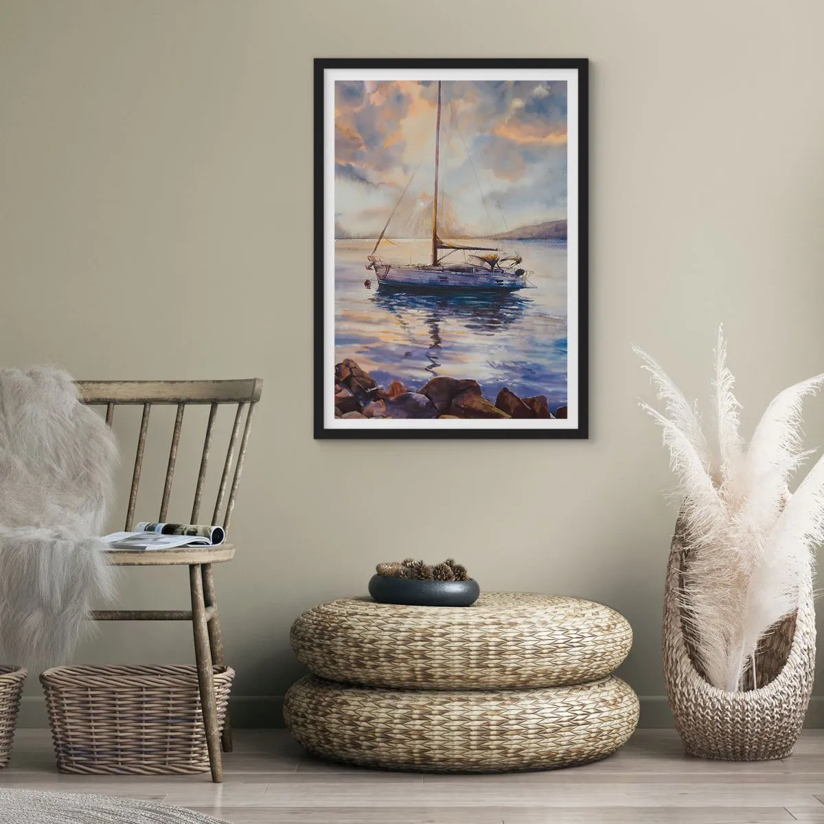 Poster în ramă neagră - O barcă cu pânze pe ape calme în lumina apusului - 50x70cm - O seară în golf - Decorațiune modernă pentru perete pentru living și dormitor ARTTOR