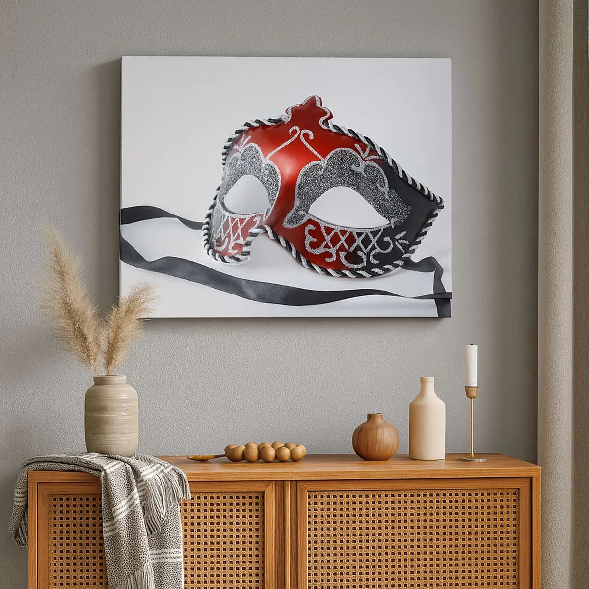 Tablou pe pânză Canvas - Mască de carnaval roșie pe fundal deschis - 70x50cm - Invitație la bal - Decorațiune modernă pentru perete pentru living și dormitor ARTTOR