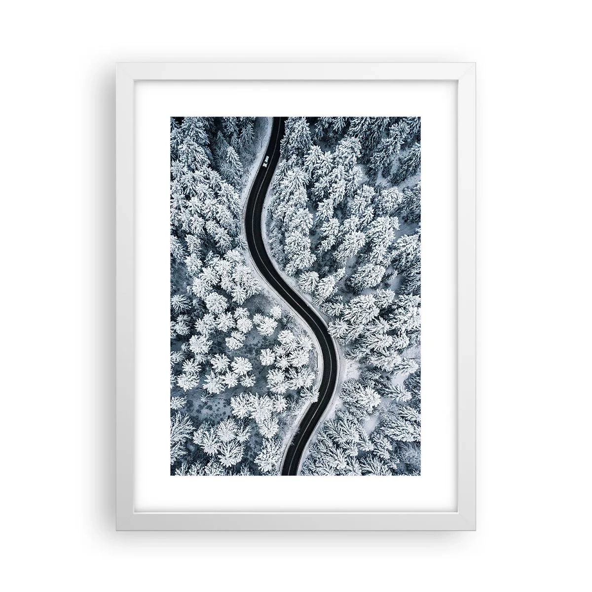 Poster în ramă albă - Prin pădurea de iarnă - 30x40 cm