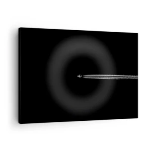 Tablou pe pânză Canvas - Un avion cu reacție cu o dâră de condensare vizibilă pe un fundal negru - 70x50cm - Într-o altă dimensiune - Decorațiune modernă pentru perete pentru living și dormitor ARTTOR