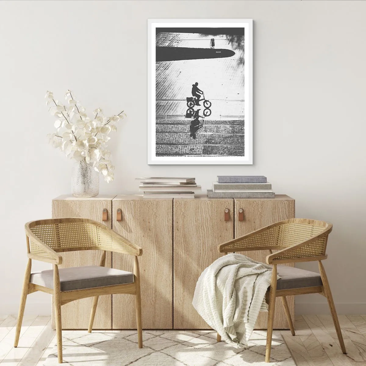 Poster în ramă albă - Înainte, prin oraș - 70x100 cm