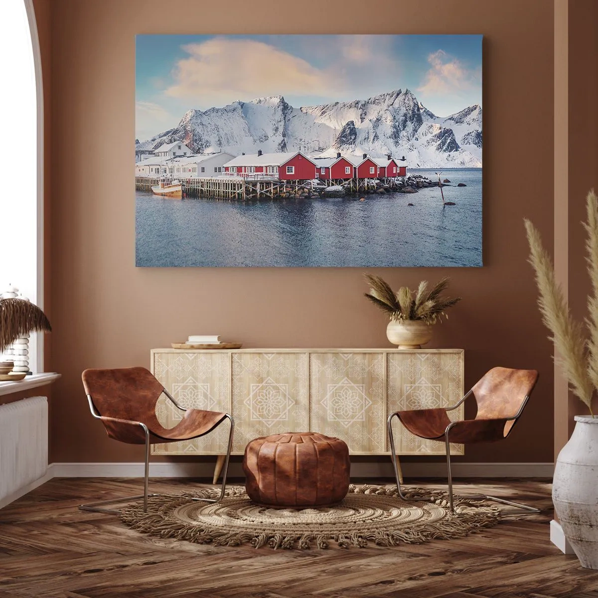 Tablou pe pânză Canvas - Case roșii pe fundalul munților înzăpeziți și al mării albastre - 70x50cm - Retragerea nordică - Decorațiune modernă pentru perete pentru living și dormitor ARTTOR