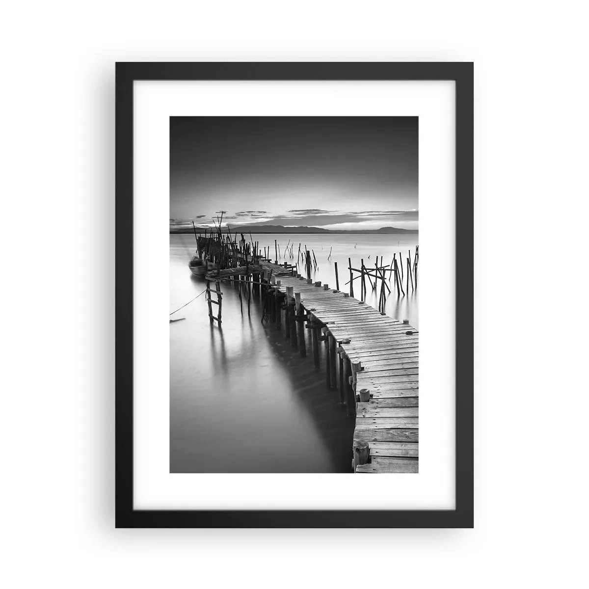 Poster în ramă neagră - Liniștea unui țărm uitat - 30x40 cm