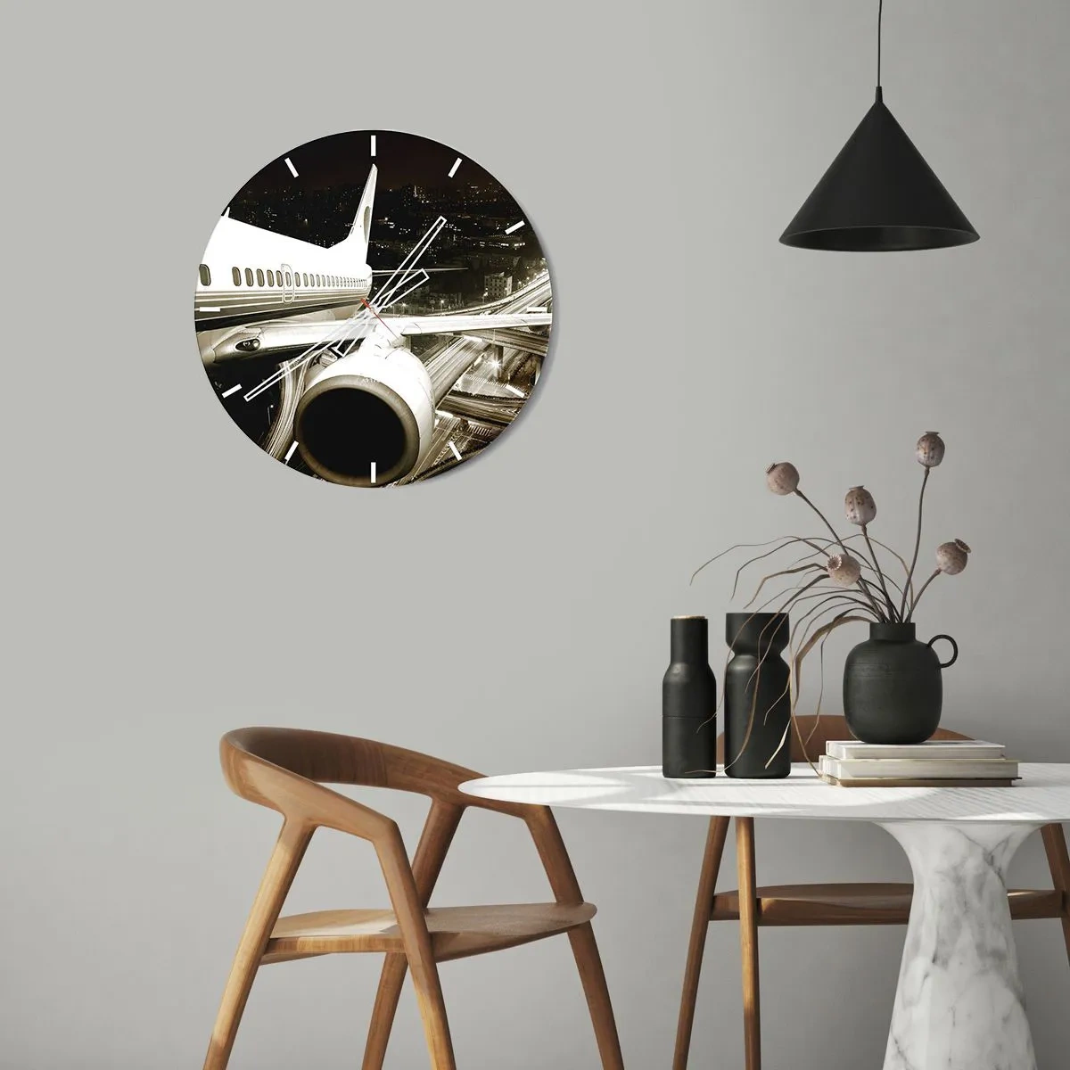 Ceas de perete - Ceas pe sticlă - Un avion pe fundalul unui oraș nocturn - 30x30cm - Zbor în noapte - Decorațiune modernă pentru perete pentru living, bucătărie și dormitor ARTTOR