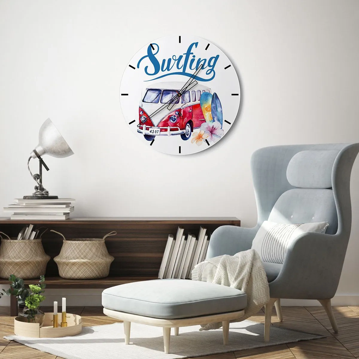 Ceas de perete - Ceas pe sticlă - Motiv de autobuz de surf cu plăci și flori pe fundal alb - 30x30cm - Un clasic pentru surferi - Decorațiune modernă pentru perete pentru living, bucătărie și dormitor ARTTOR