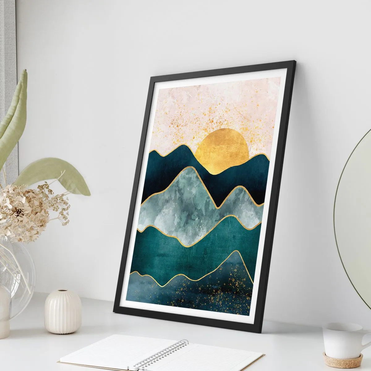 Poster în ramă neagră - Munți abstracți și soare auriu în fundal - 50x70cm - Dincolo de șapte munți - Decorațiune modernă pentru perete pentru living și dormitor ARTTOR