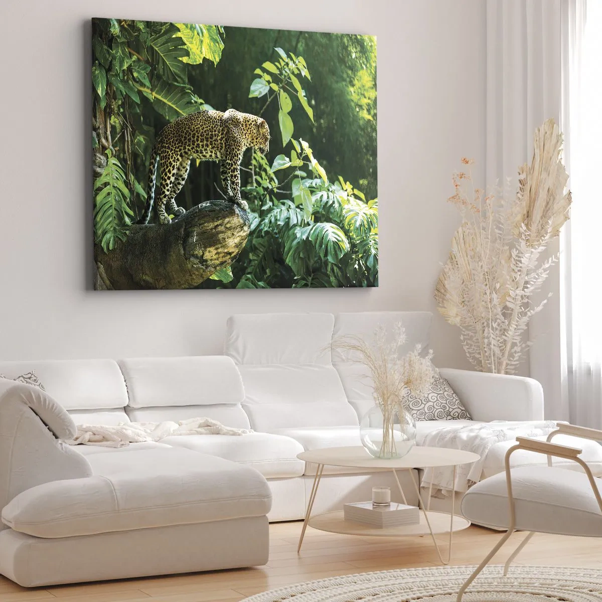 Tablou pe pânză Canvas - Un leopard stând pe o stâncă înconjurat de vegetație tropicală - 70x50cm - La vânătoare? - Decorațiune modernă pentru perete pentru living și dormitor ARTTOR