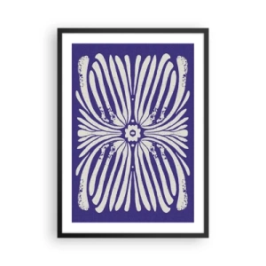 Poster în ramă neagră - Model floral retro simetric pe un fundal bleumarin - 50x70cm - Inspirații etnice - Decorațiune modernă pentru perete pentru living și dormitor ARTTOR