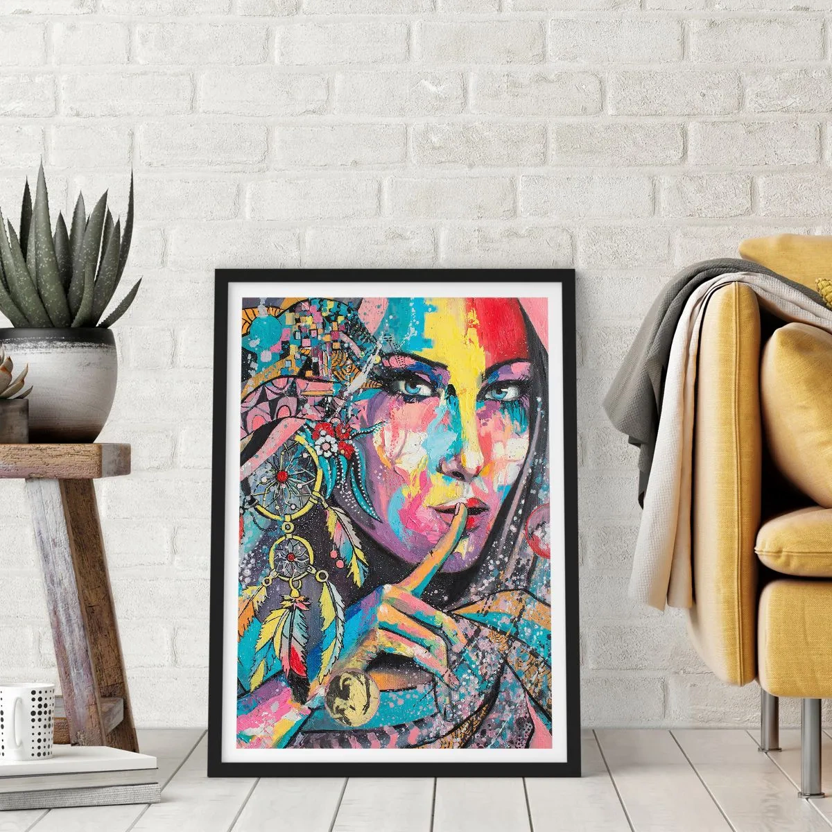 Poster în ramă neagră - Portret colorat al unei femei cu pene și un prinzător de vise - 50x70cm - Taci până când înțelegi - Decorațiune modernă pentru perete pentru living și dormitor ARTTOR