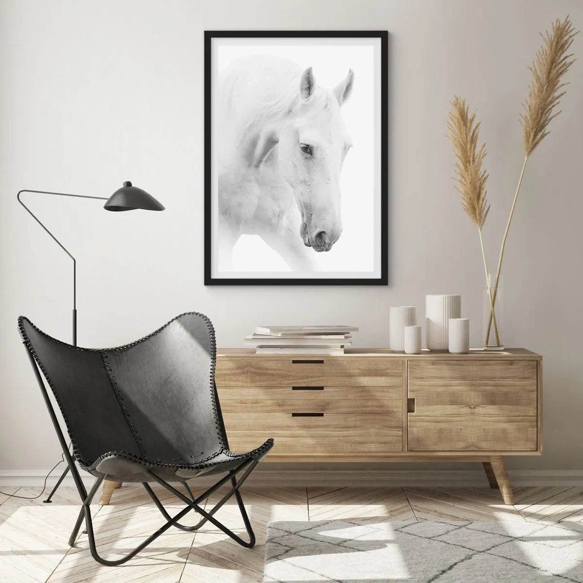 Poster în ramă neagră - Portretul unui cal alb într-un stil minimalist - 50x70cm - Este aceasta o prietenie...? - Decorațiune modernă pentru perete pentru living și dormitor ARTTOR