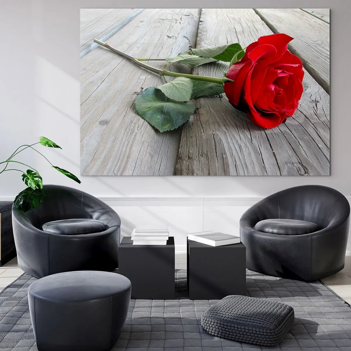 Tablou pe sticlă - Trandafir roșu pe o placă de lemn - 70x50cm - Studiu în stacojiu - Decorațiune modernă pentru perete pentru living și dormitor ARTTOR