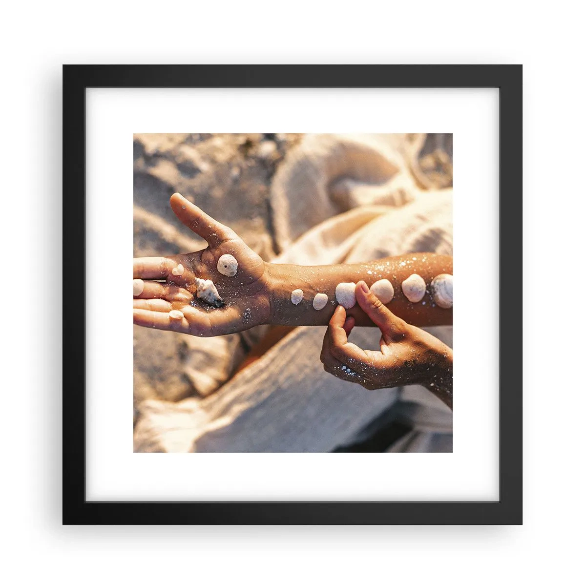 Poster în ramă neagră - Frumusețe la îndemână - 30x30 cm