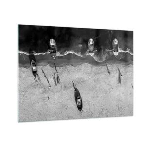 Tablou pe sticlă - Bărci alb-negru și umbrele lor pe o plajă nisipoasă văzută de sus - 70x50cm - Tot pe țărm... - Decorațiune modernă pentru perete pentru living și dormitor ARTTOR