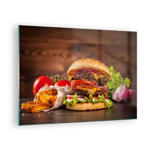 Tablou pe sticlă - Burger suculent cu toppinguri și cartofi prăjiți pe fundal de lemn - 70x50cm - Fruct interzis - Decorațiune modernă pentru perete pentru living și dormitor ARTTOR