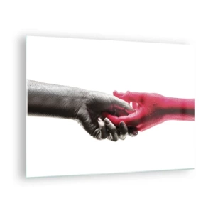 Tablou pe sticlă - Prim-plan cu două mâini, una în negru, cealaltă în roșu, care se țin una de cealaltă - 70x50cm - Împreună, deși diferiți - Decorațiune modernă pentru perete pentru living și dormitor ARTTOR
