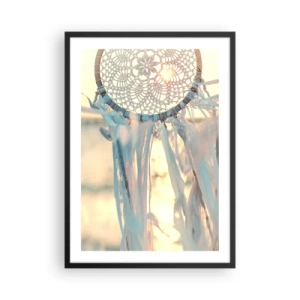 Poster în ramă neagră - Un captator de vise din dantelă în strălucirea soarelui apus, cu un fundal luminos - 50x70cm - Totem de dantelă - Decorațiune modernă pentru perete pentru living și dormitor ARTTOR