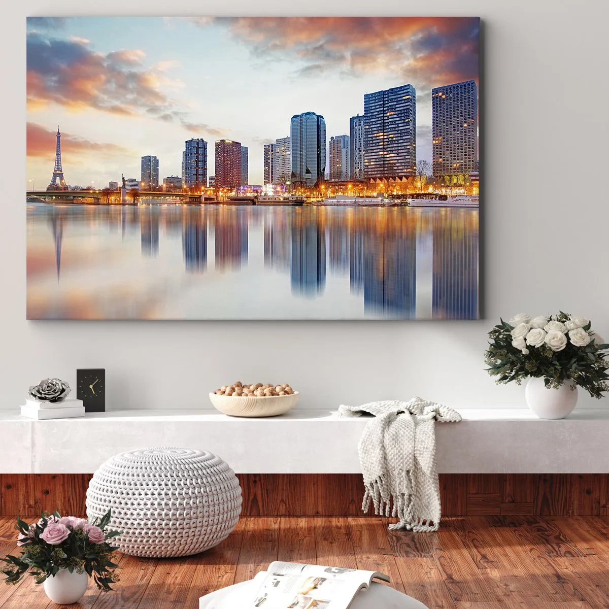 Tablou pe pânză Canvas - Panoramă a clădirilor moderne și a Turnului Eiffel deasupra apei - 70x50cm - Calmul monumental al Parisului - Decorațiune modernă pentru perete pentru living și dormitor ARTTOR
