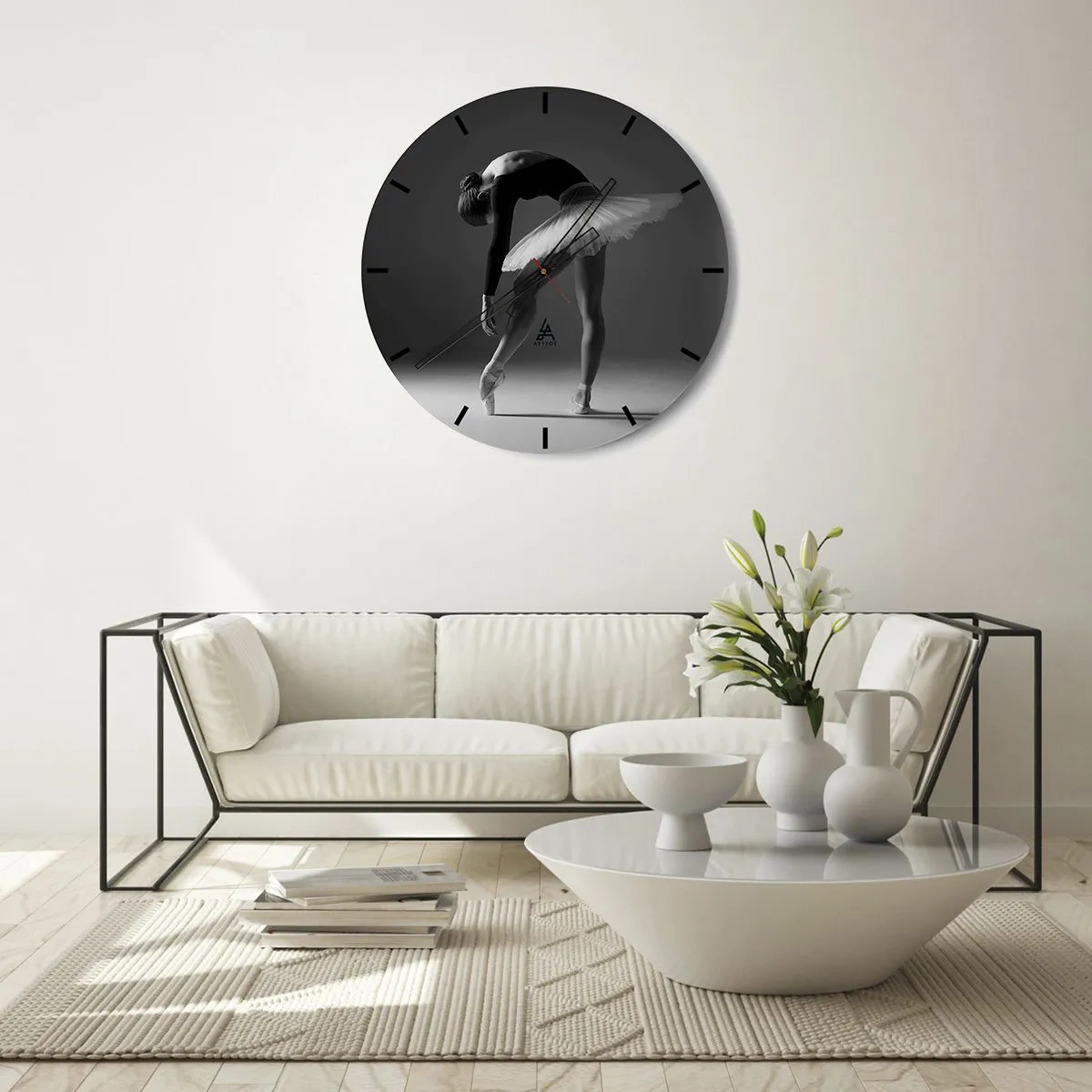 Ceas de perete - Ceas pe sticlă - Balerină alb-negru într-o poză de dans clasic - 30x30cm - Bella balerina - Decorațiune modernă pentru perete pentru living, bucătărie și dormitor ARTTOR