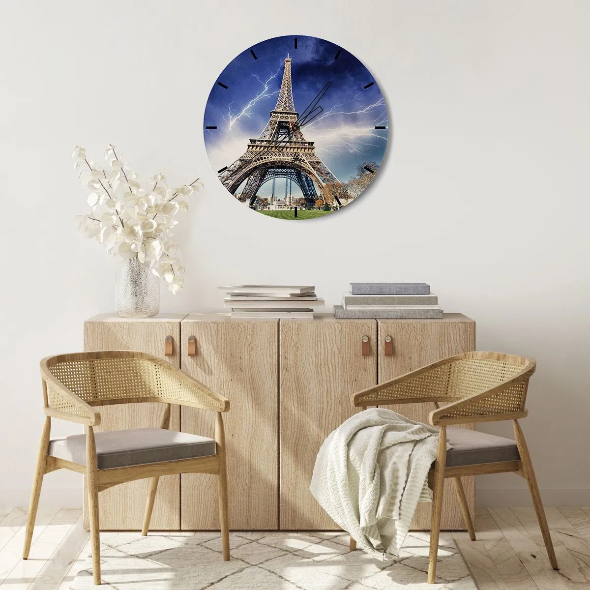 Ceas de perete - Ceas pe sticlă - Turnul Eiffel în timpul unei furtuni cu fulgere pe un cer întunecat - 30x30cm - Stăpânul furtunilor - Decorațiune modernă pentru perete pentru living, bucătărie și dormitor ARTTOR