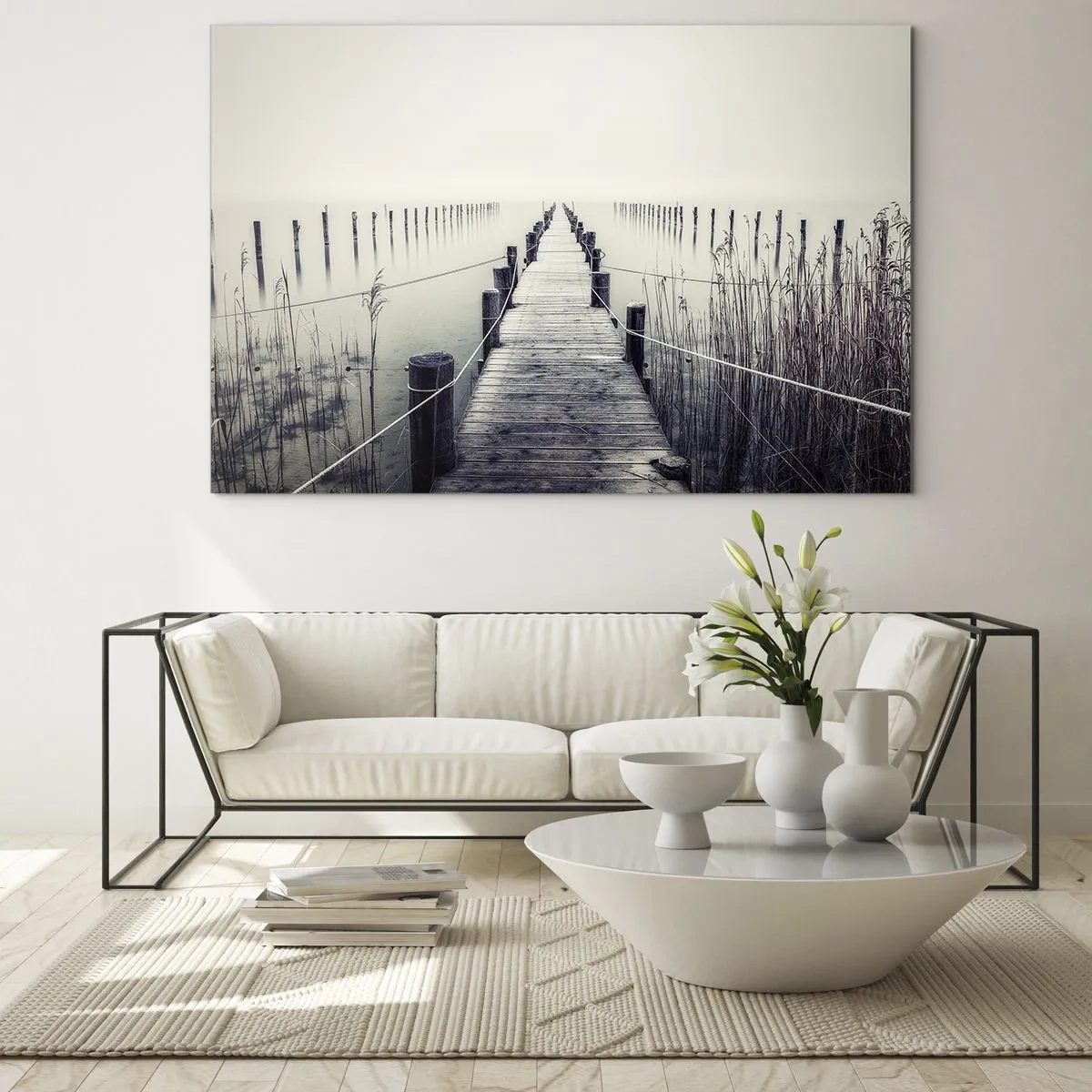 Tablou pe sticlă - Un pod de lemn duce în adâncurile unui lac liniștit, în ceață. - 70x50cm - Scufundă-te în pace - Decorațiune modernă pentru perete pentru living și dormitor ARTTOR