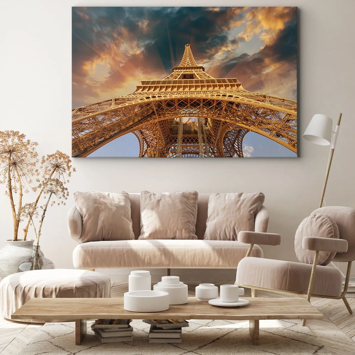 Tablou pe pânză Canvas - Turnul Eiffel văzut de jos, pe fundalul soarelui apus - 70x50cm - Cum a ajuns omenirea la cer - Decorațiune modernă pentru perete pentru living și dormitor ARTTOR