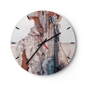 Ceas de perete - Ceas pe sticlă - Stil boho cu o chitară pe plajă și o rochie florală - 30x30cm - Hippie pe drum - Decorațiune modernă pentru perete pentru living, bucătărie și dormitor ARTTOR