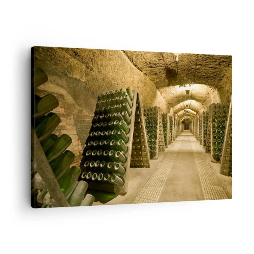 Tablou pe pânză Canvas - O vie cu o pivniță plină de sticle de vin expuse pe rafturi de lemn. - 70x50cm - Nașterea gustului - Decorațiune modernă pentru perete pentru living și dormitor ARTTOR