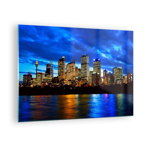 Tablou pe sticlă - Panoramă a orașului nocturn reflectată în apă - 70x50cm - O noapte de lumini și culori - Decorațiune modernă pentru perete pentru living și dormitor ARTTOR