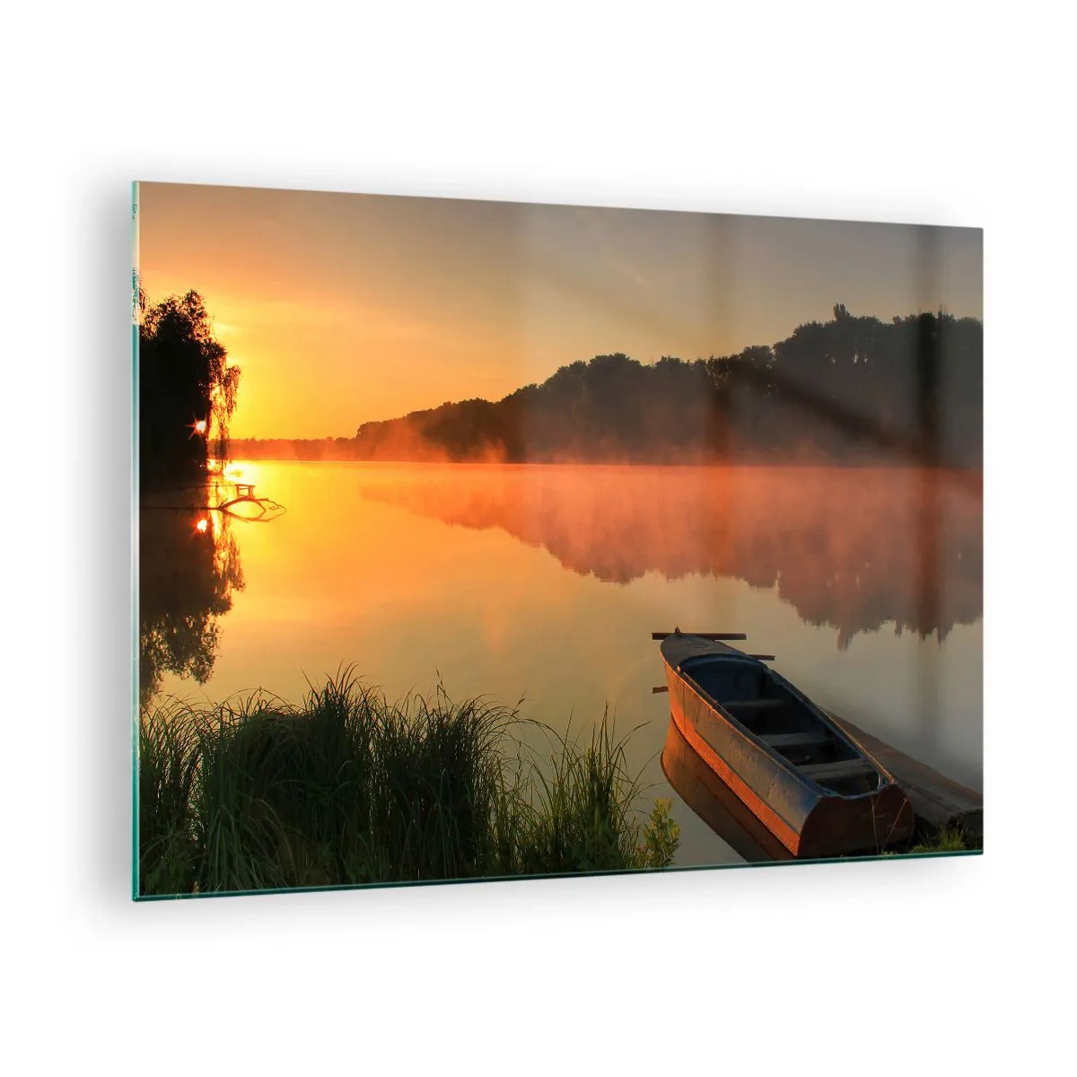 Tablou pe sticlă - Răsărit de soare peste un lac liniștit, cu o barcă la țărm - 70x50cm - Răsăritul soarelui peste apă ca un strat de oglindă - Decorațiune modernă pentru perete pentru living și dormitor ARTTOR