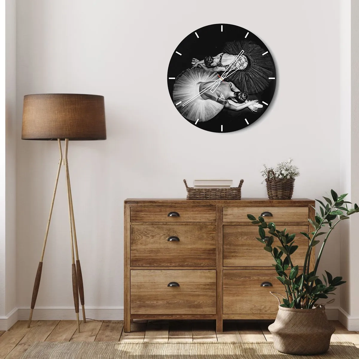 Ceas de perete - Ceas pe sticlă - Un astronaut plutind în spațiu deasupra Pământului - 30x30cm - Yin și yang - echilibrul perfect - Decorațiune modernă pentru perete pentru living, bucătărie și dormitor ARTTOR