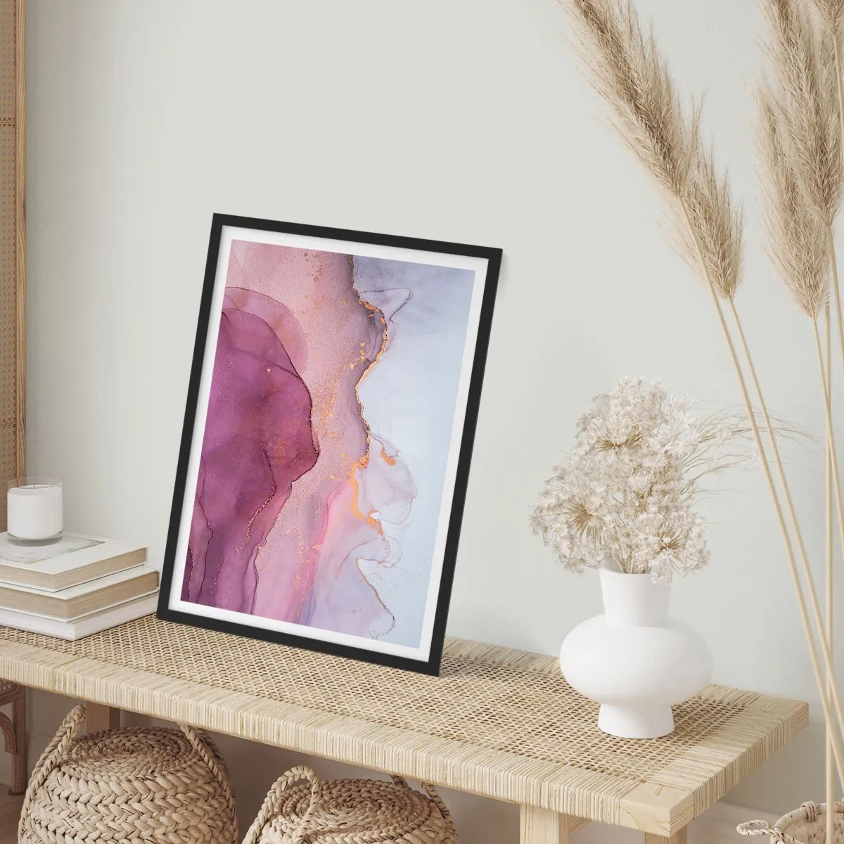 Poster în ramă neagră - Valuri abstracte în nuanțe de liliac și violet cu accente aurii - 50x70cm - Valuri de liliac și violet - Decorațiune modernă pentru perete pentru living și dormitor ARTTOR